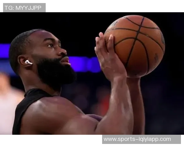 杰伦布朗独自发力砍下33分7板4助可惜失误偏多达7次